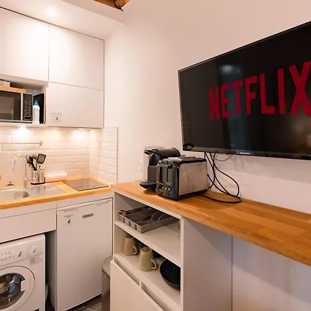 Charming Montorgueil Apartment Paris